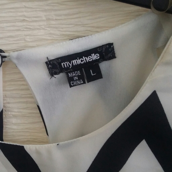 Women's dress - Picture 2 of 3